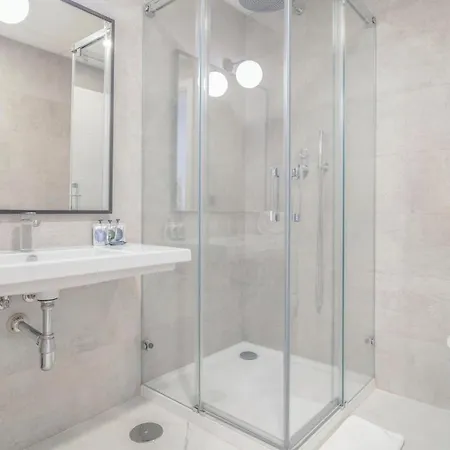 Апартаменты Amazing In With 2 Bedrooms, Wifi And Outdoor Swimming Pool *