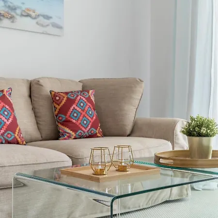 Amazing In With 2 Bedrooms, Wifi And Outdoor Swimming Pool Апартаменты